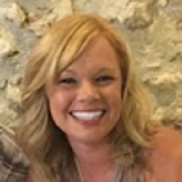 Meet your Posher, Courtney - Picture 1 of 1